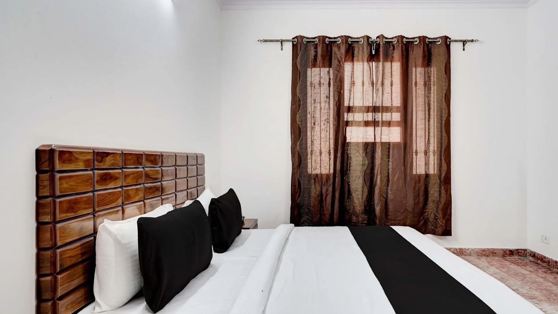 **** Hotel Collection O Dev Villa Gurgaon India