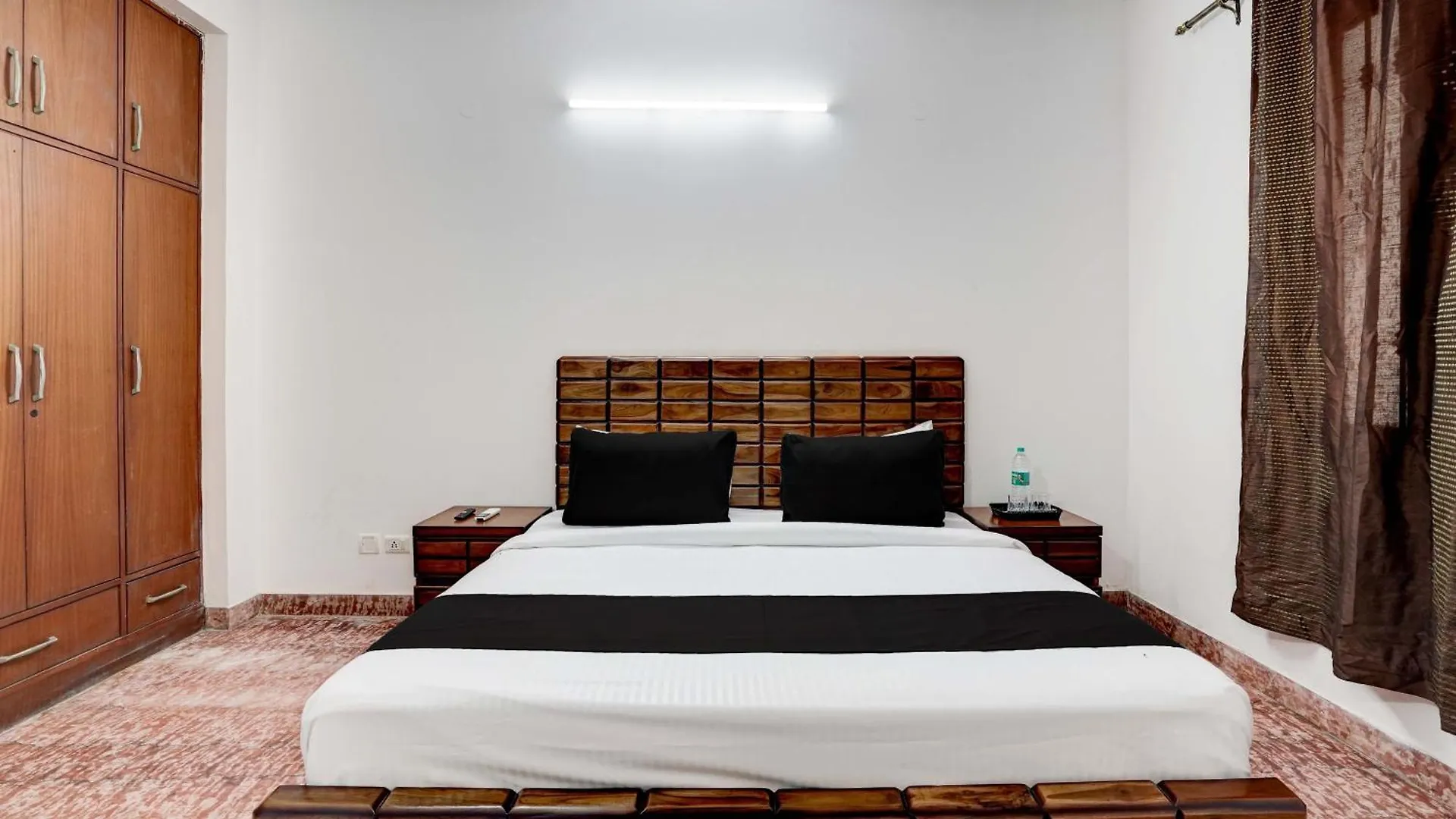 Collection O Dev Villa Gurgaon Hotel